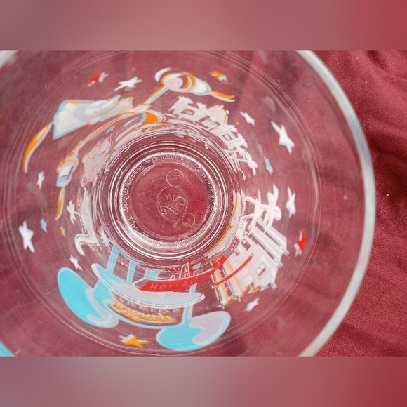 Walt Disney's 25th Anniversary glass set of 4 - Picture 4 of 6